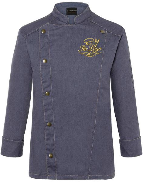 Karlowsky Kochjacke Jeans-Style in Denim-Optik, präsentiert als Beispiel für eine individuelle Bestickung mit Logo. Die Jacke zeigt den modernen Schnitt für Gastronomie und Catering.